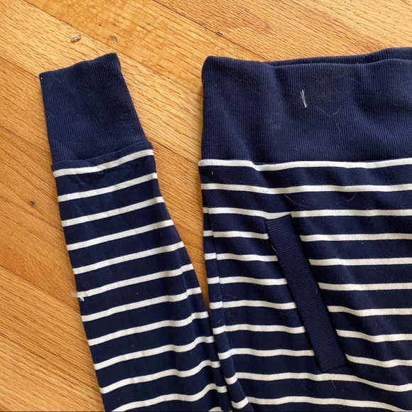 Jcrew sweatshirt with front pocket size S - Picture 2 of 5